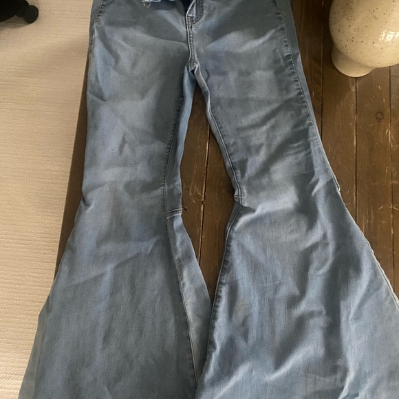 Free People size 27 flared light wash jeans. New with tags. - Picture 3 of 8